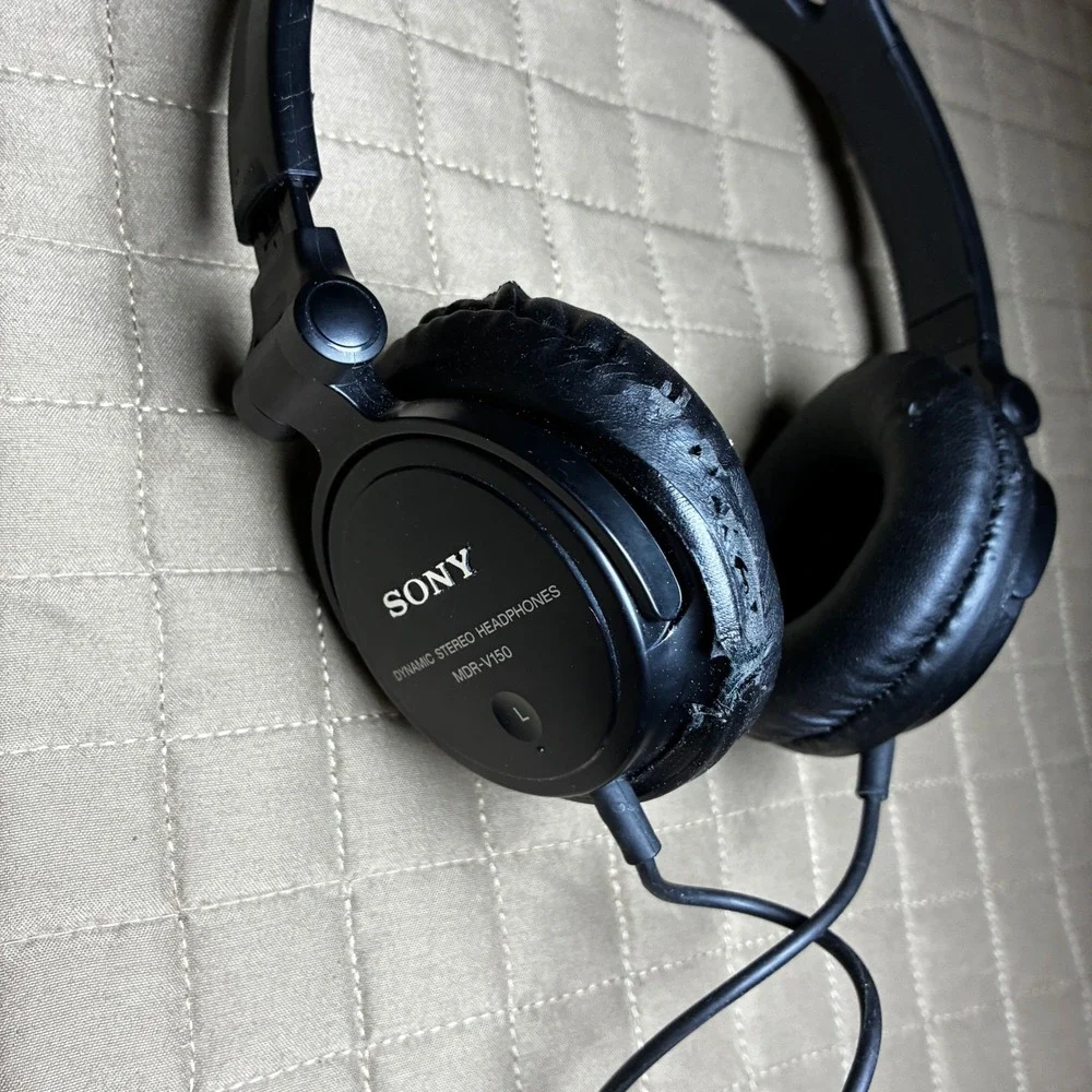 Sony‎ MDR-V150 Studio Monitor Wired Headphones Black DJ Monitoring MDRV150